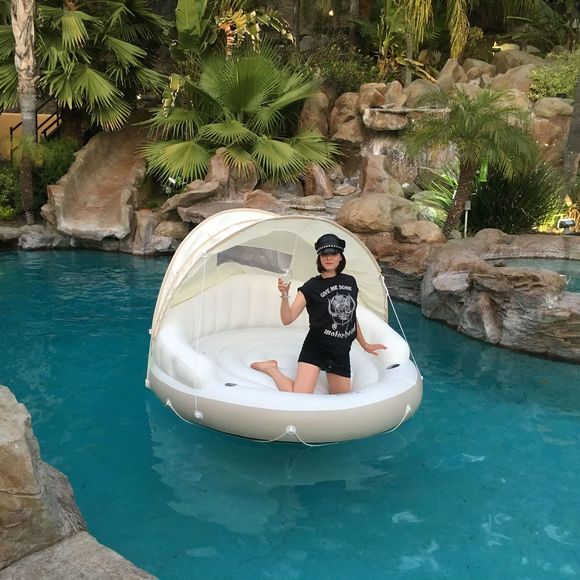 Meet your Posher, Devon - Picture 1 of 1